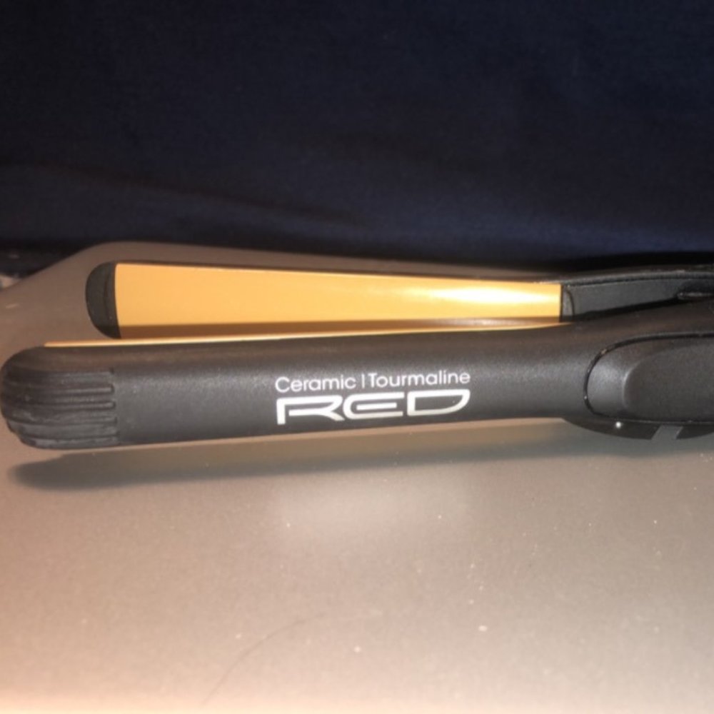 Red by Kiss Nano Titanium Professional Flat Iron